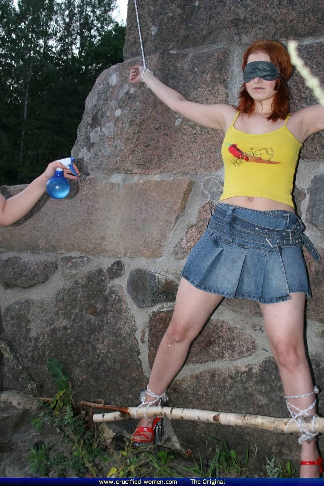 NAKED CRUCIFied GIRLS