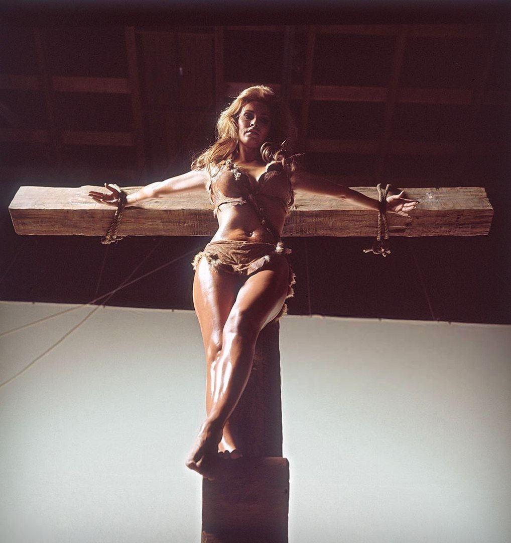 NAKED CRUCIFied GIRLS