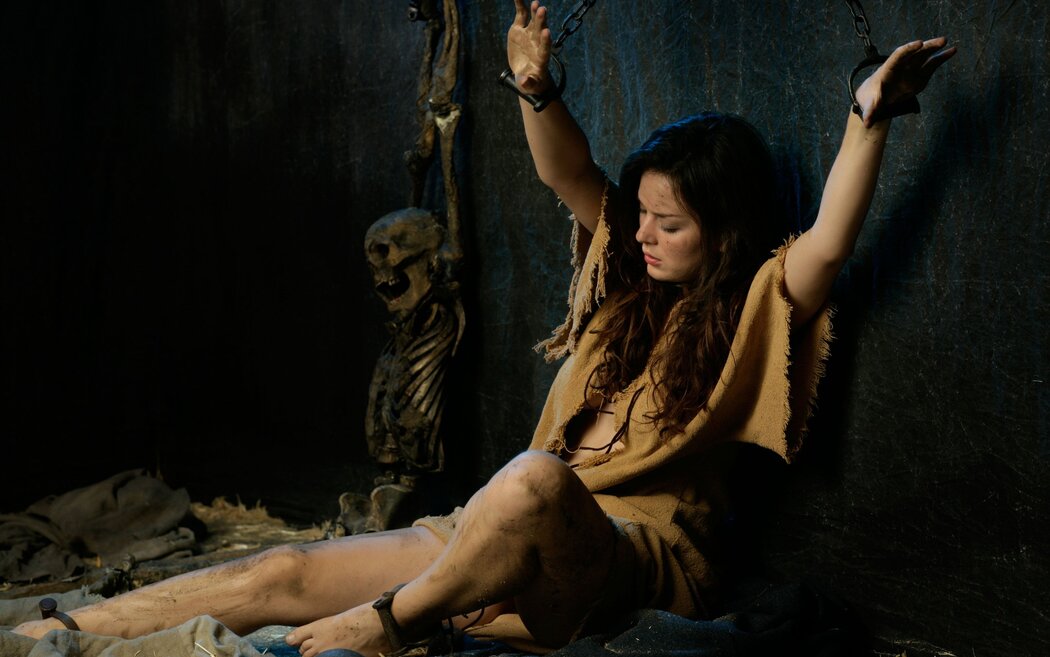 NAKED CRUCIFied GIRLS