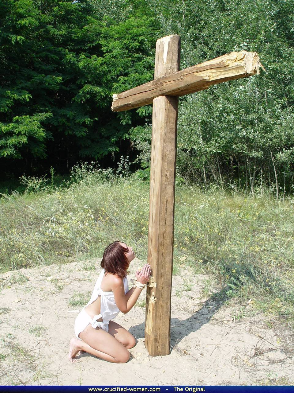 NAKED CRUCIFied GIRLS