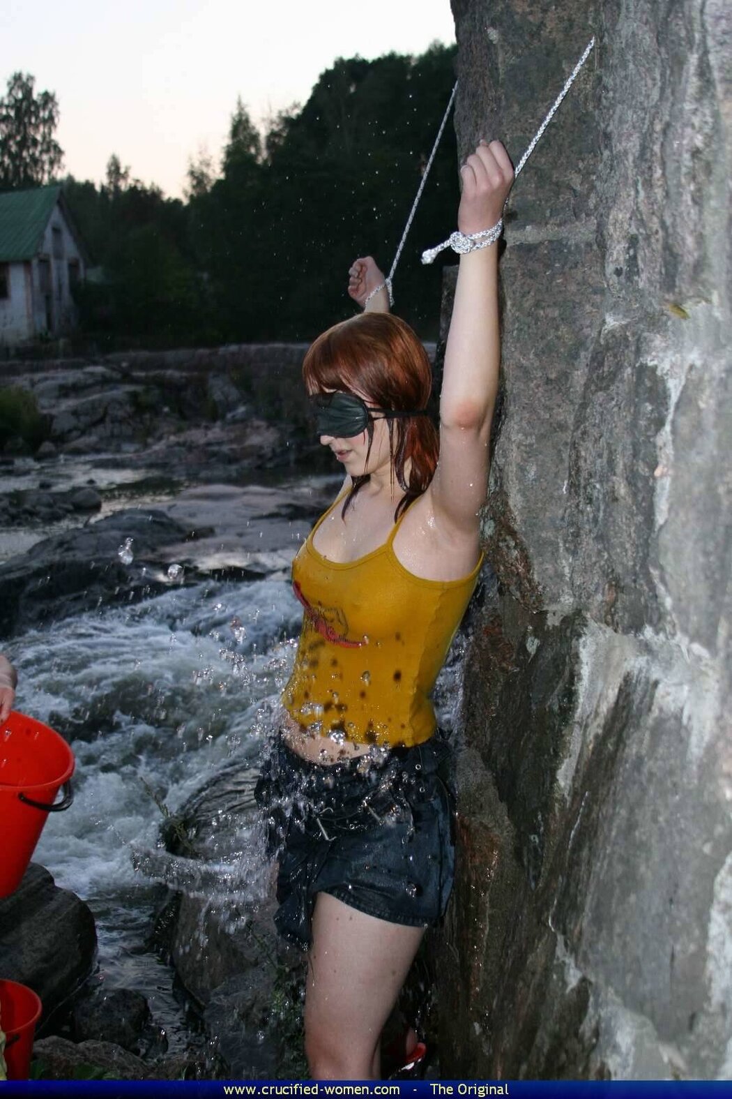 NAKED CRUCIFied GIRLS