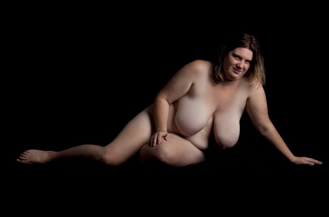 Nude BBW Model