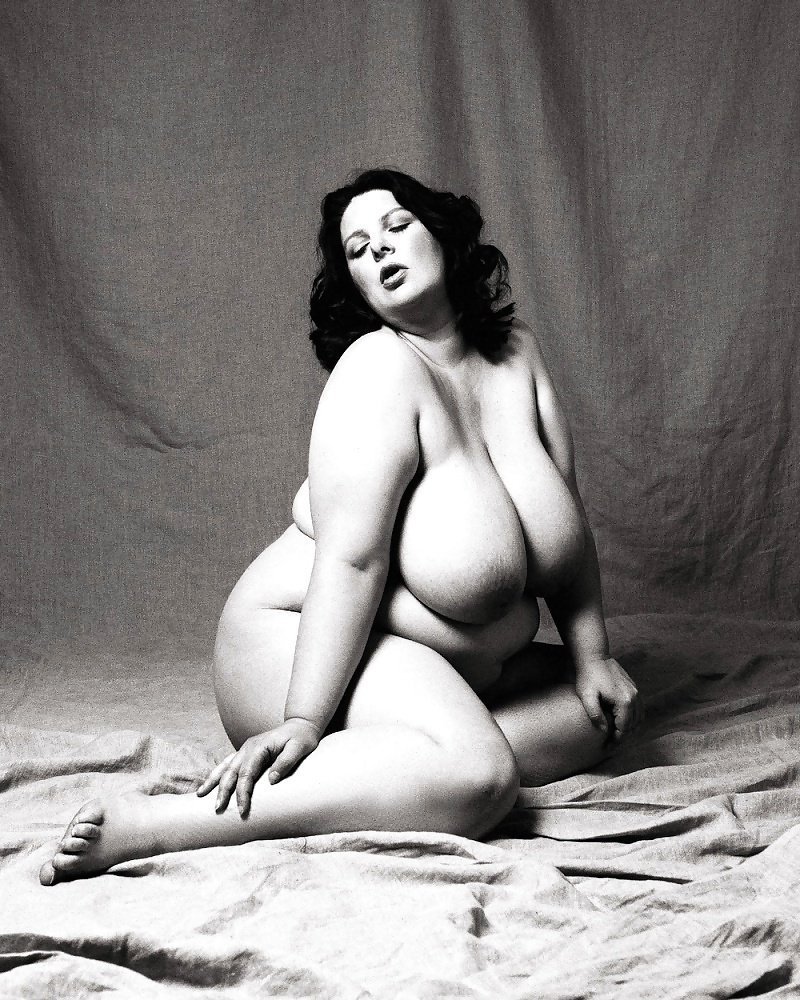 Nude BBW Model