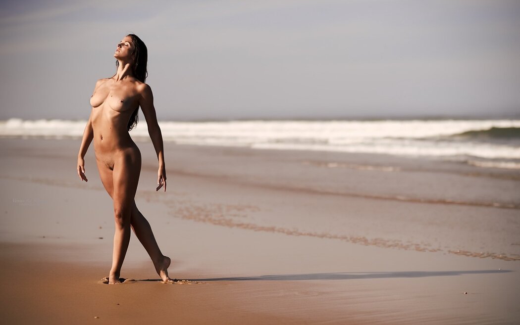 Nude Girls Walking On The Beach