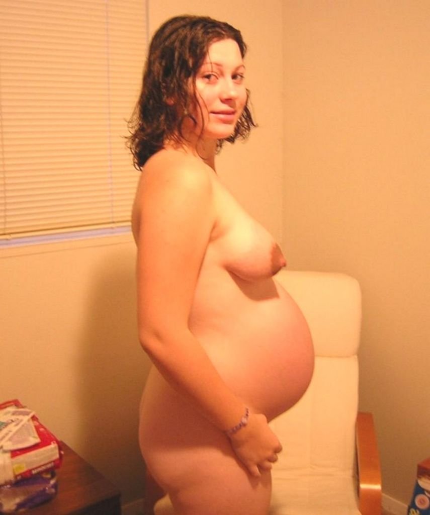 NAKED PREGNANT MOMS