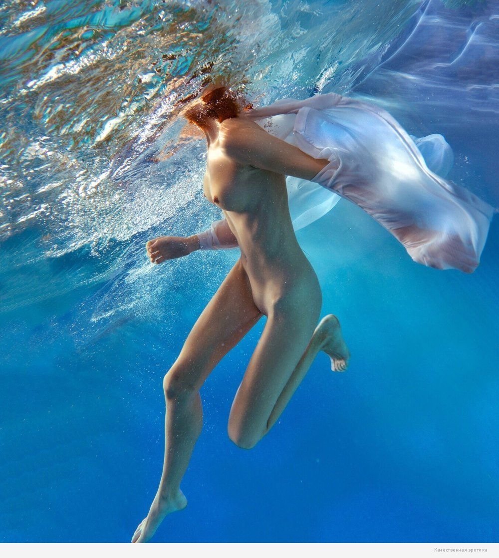 Underwater Tori Nude