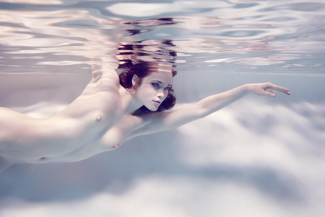 Underwater Tori Nude