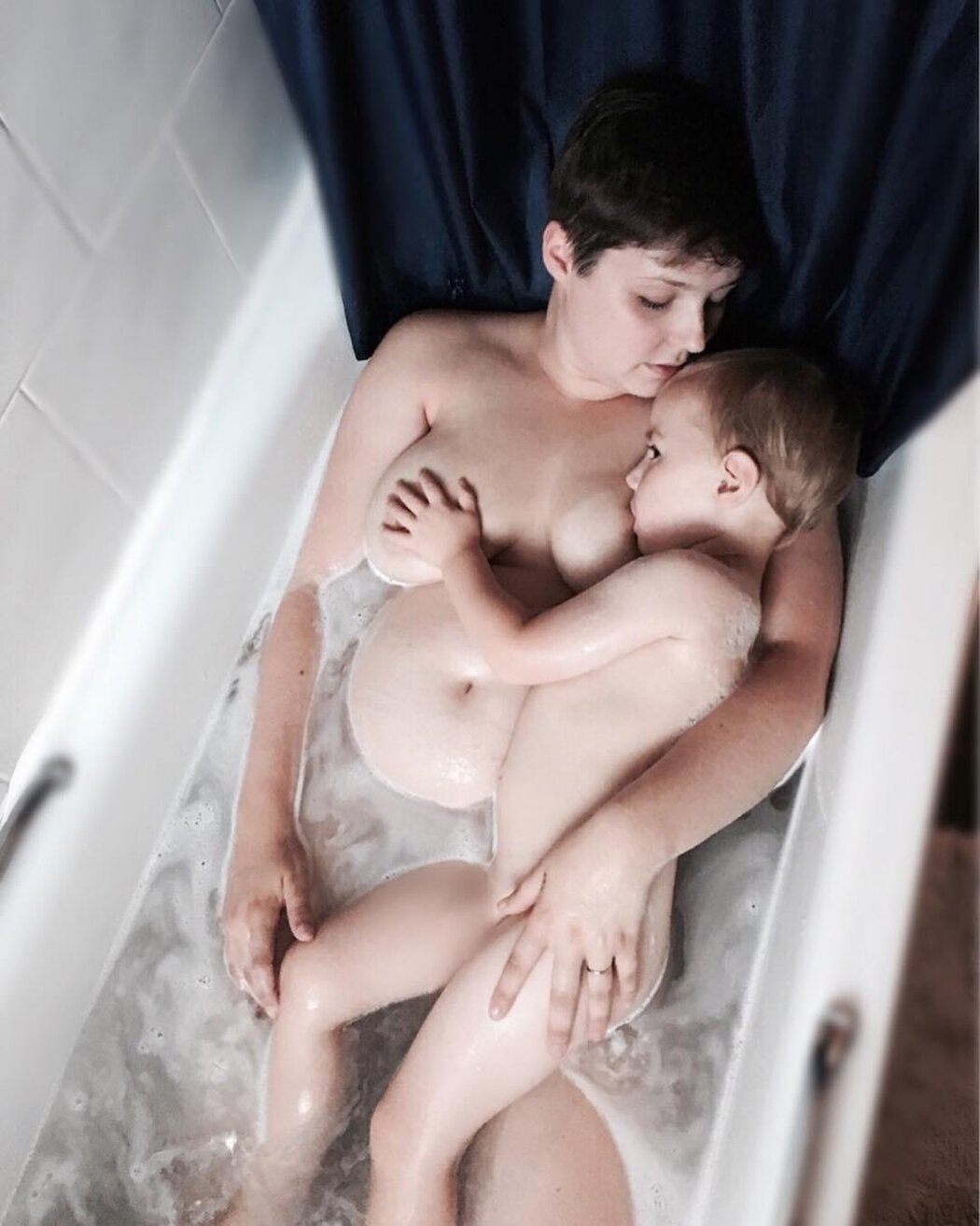 NAKED BREASTFEED