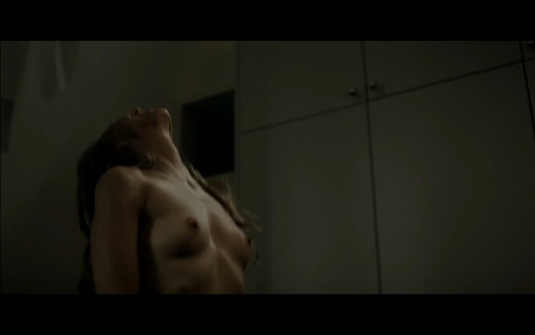 Lauren Schmid Hissrich Nude