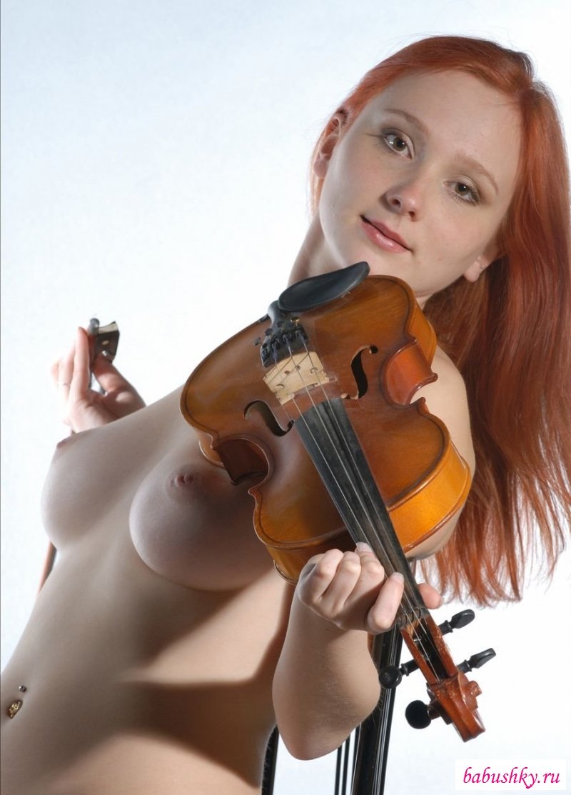 Nude Violinist