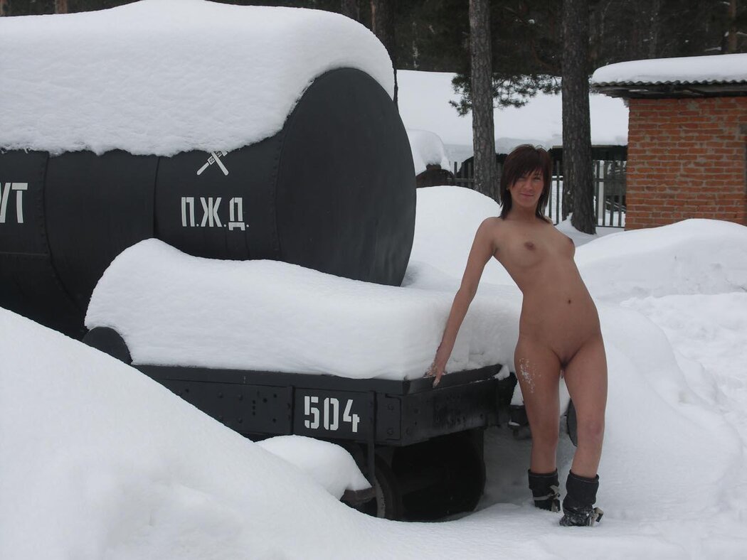 Nude Female Snow