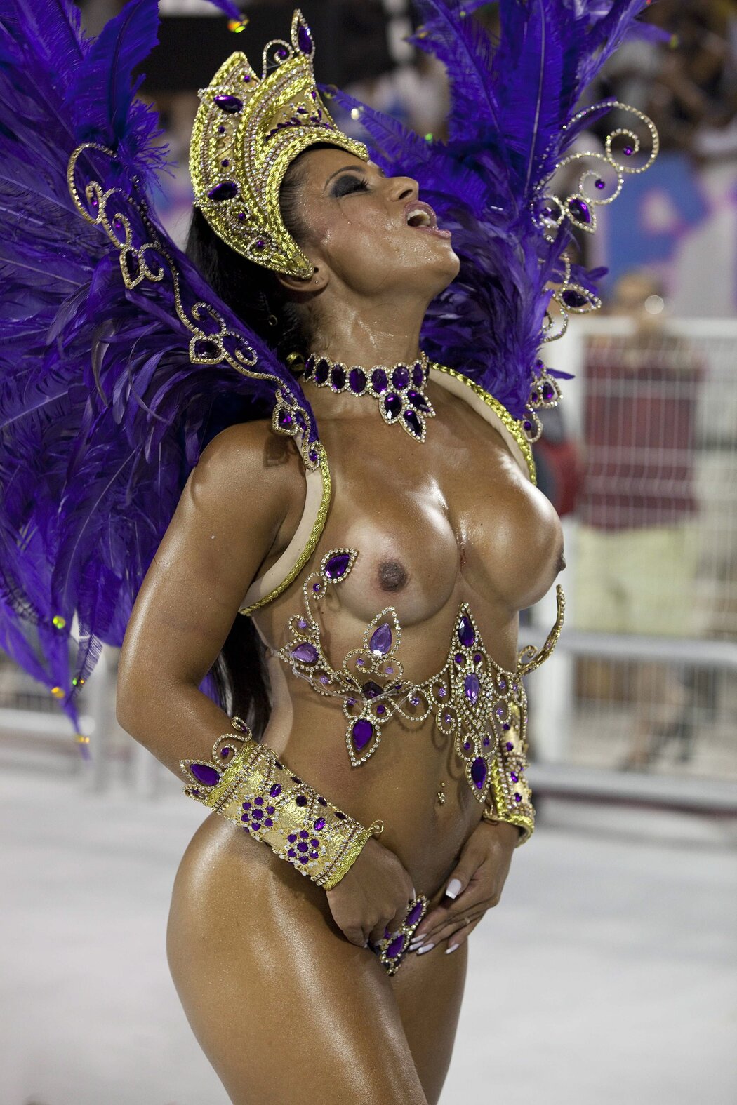 Naked Carnival Girls