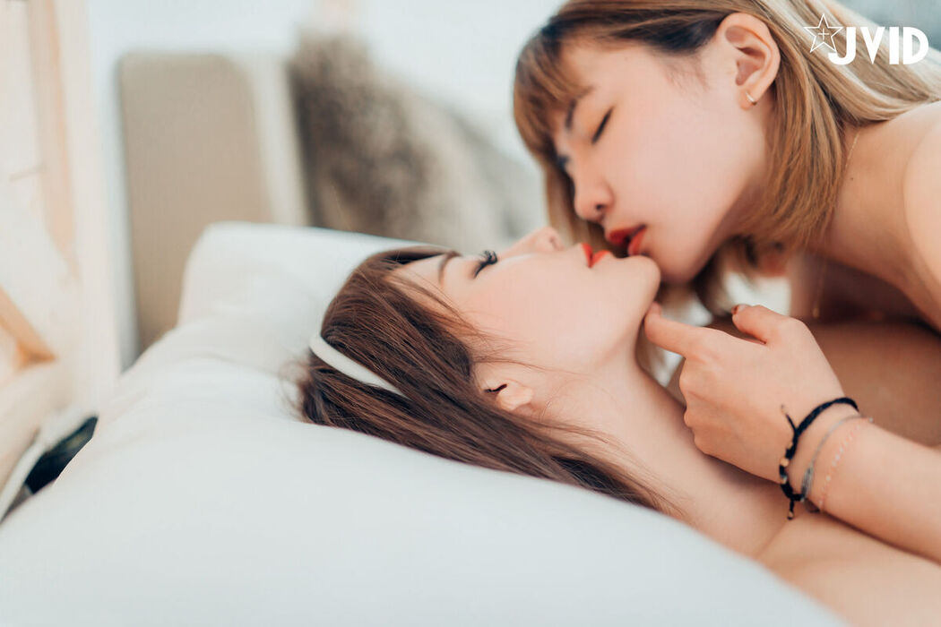 JVID Lele 樂樂 And Guo Bao Bao 果寶寶 – 姐妹雙飛 Part1
