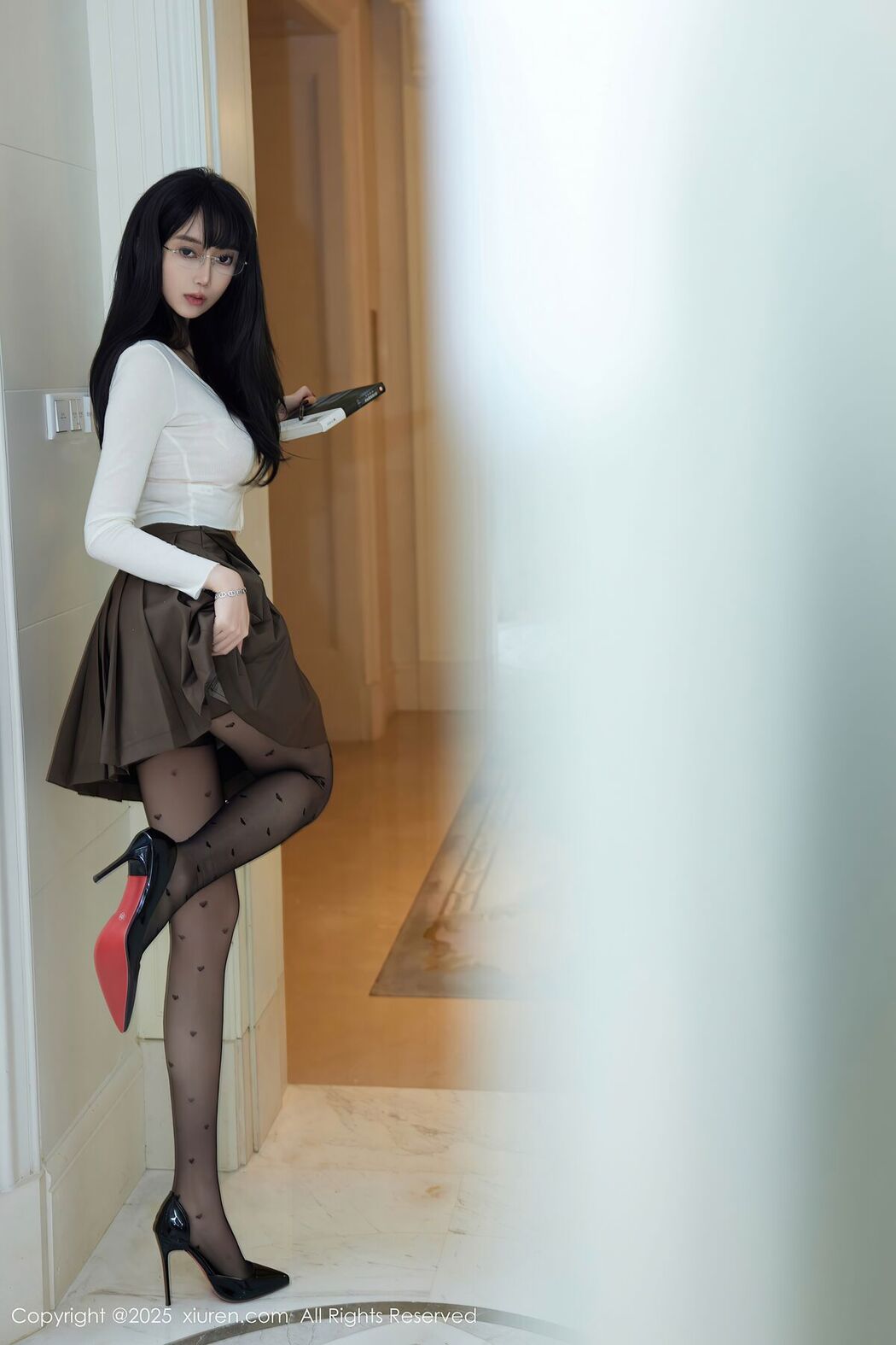 XiuRen秀人网 No.9737 Yue Er Yue Er