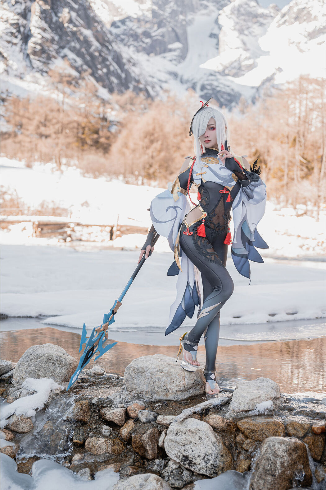 Coser@如月灰 – 申鹤 原神