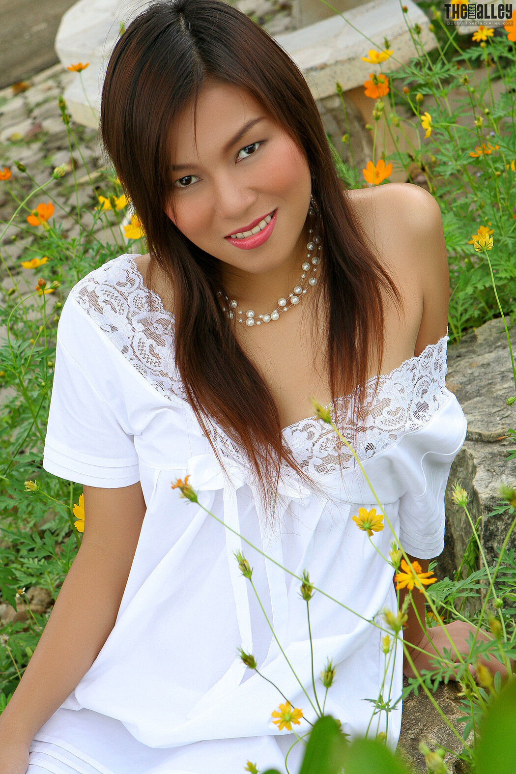 [The Black Alley] Linda Pongsai 01