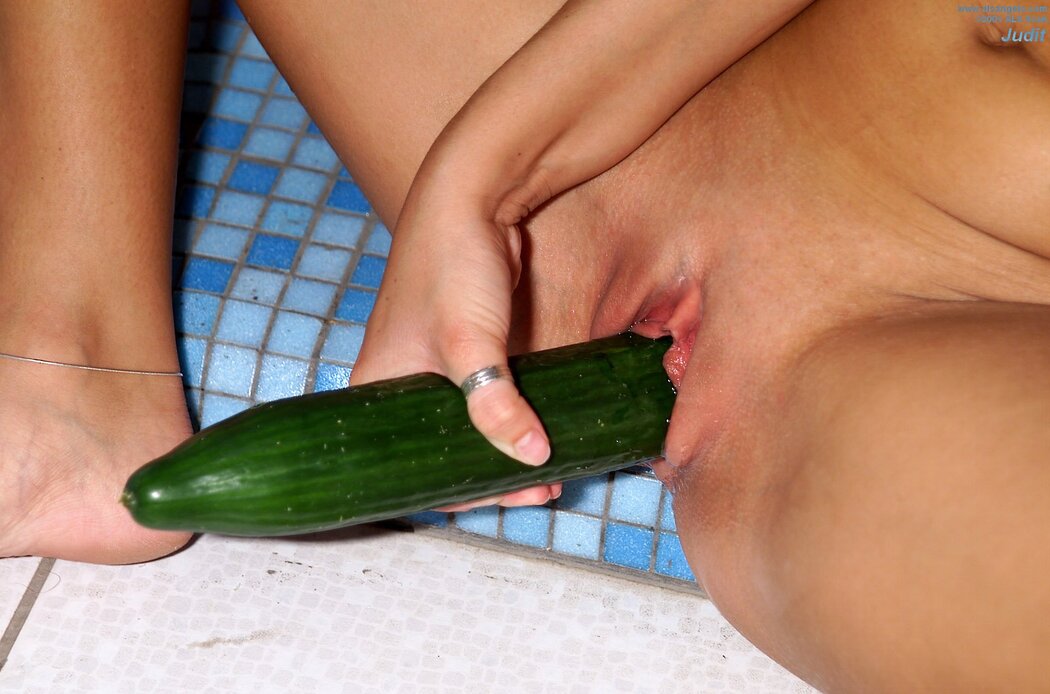 Porn WITH A Cucumber In The Pussy