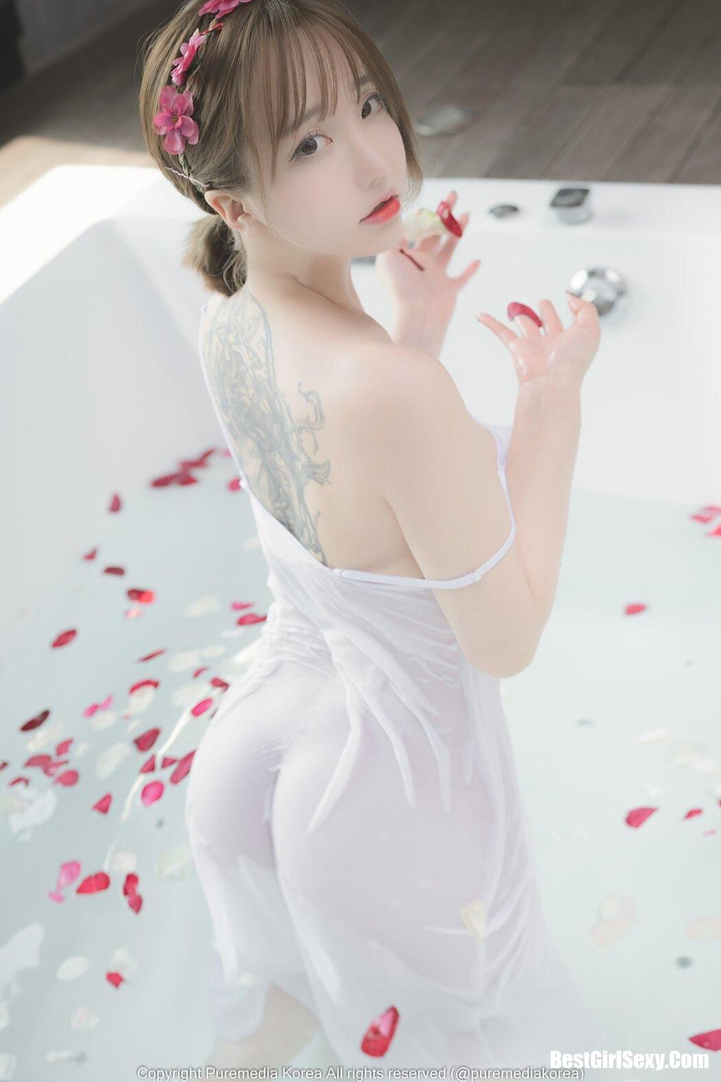 PureMedia Vol.95 Son Ye-Eun Cover Photo