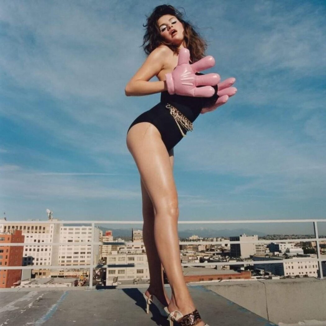 Selena Gomez Hot