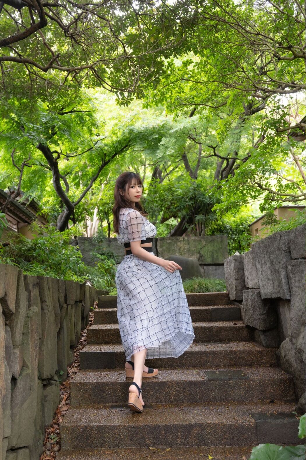 JP Shiiba Mikuru 有岡みう – 木漏れ日の中で