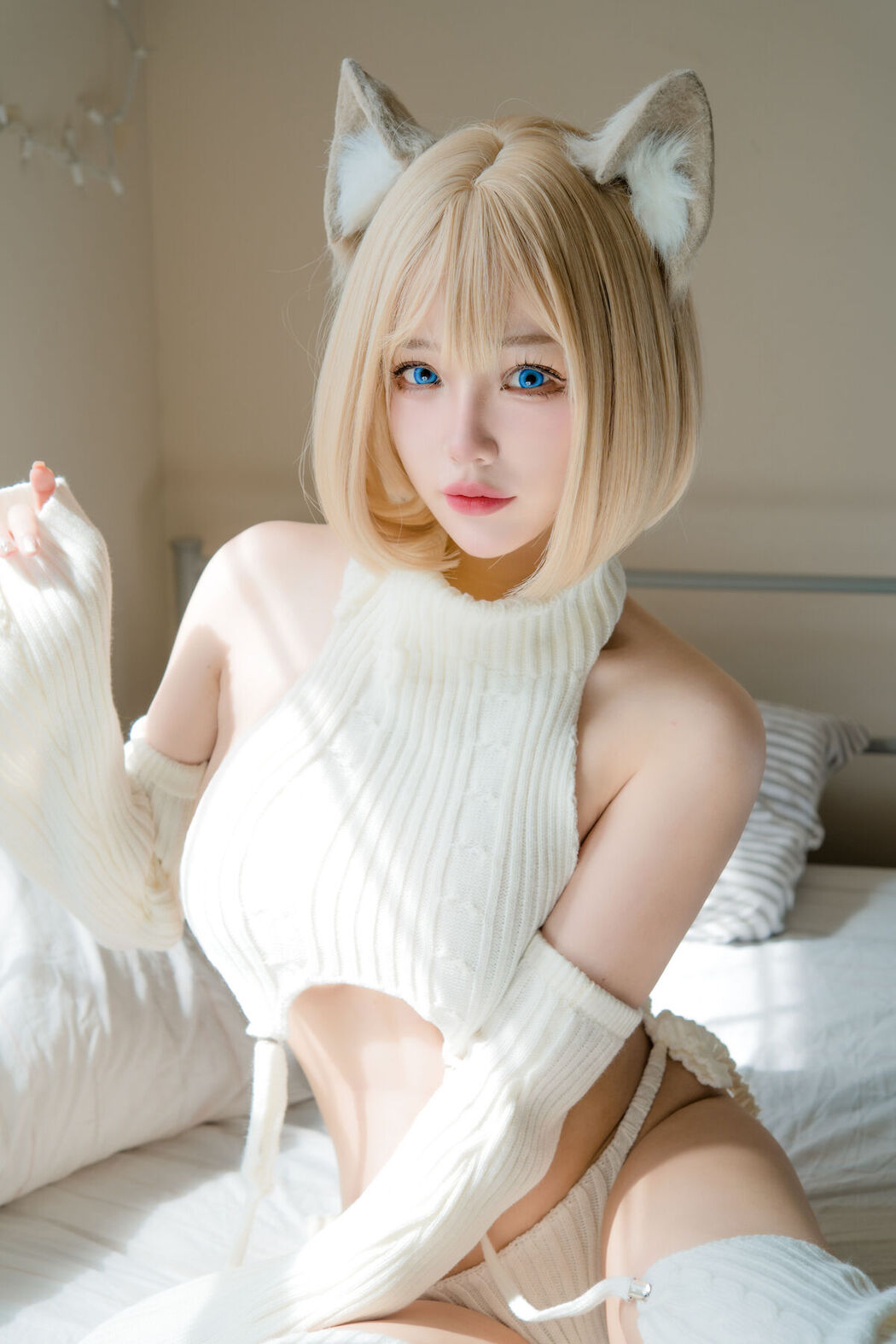 Coser@狐洛洛子 – 慵懒白猫