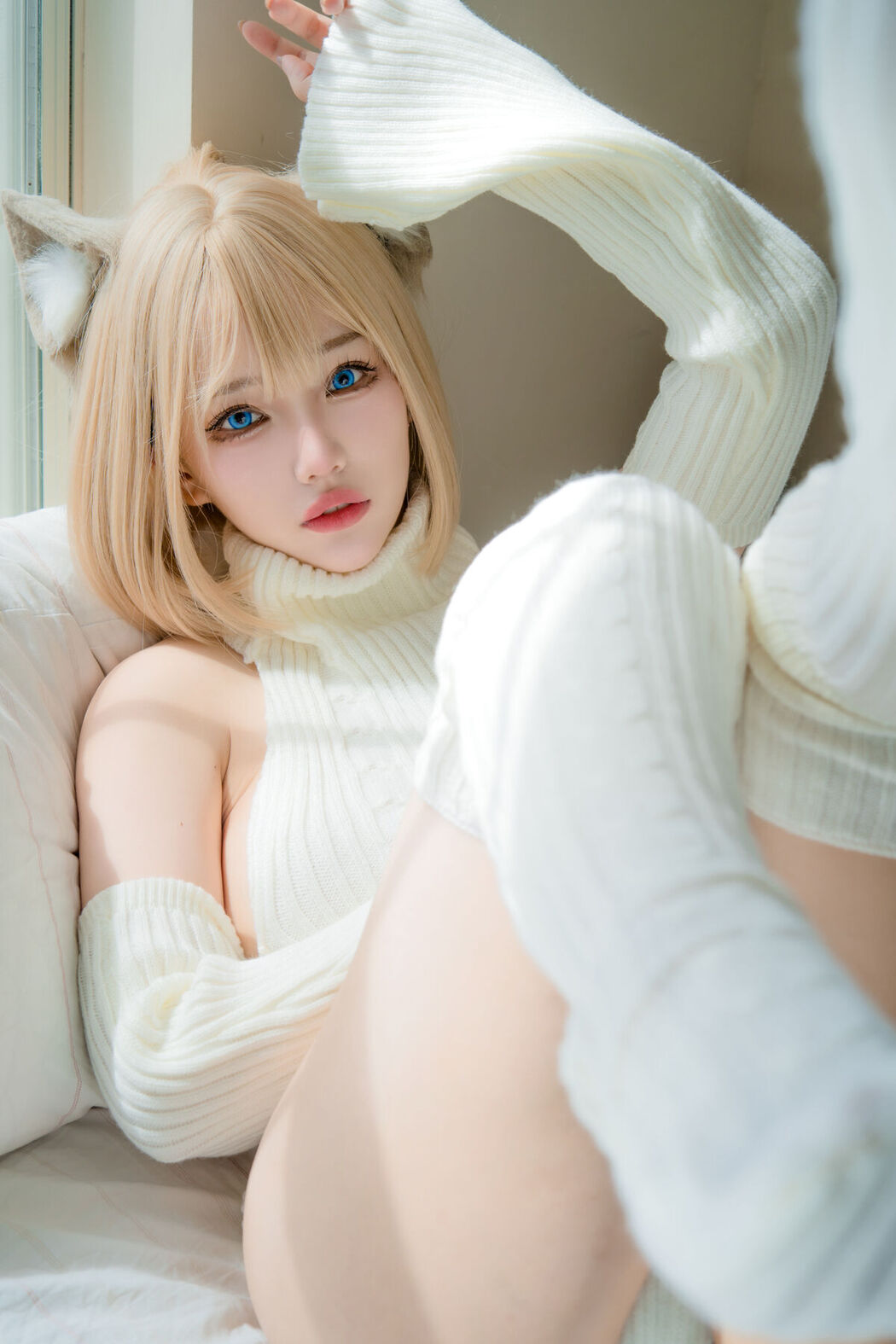 Coser@狐洛洛子 – 慵懒白猫