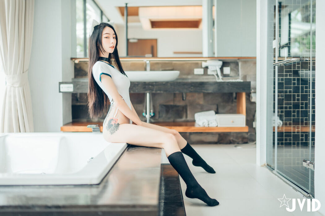 JVID Piao Piao 飘飘 – 猫娘女友 – 全真空死库水女仆 – 足控 – 激凸透点 Part3