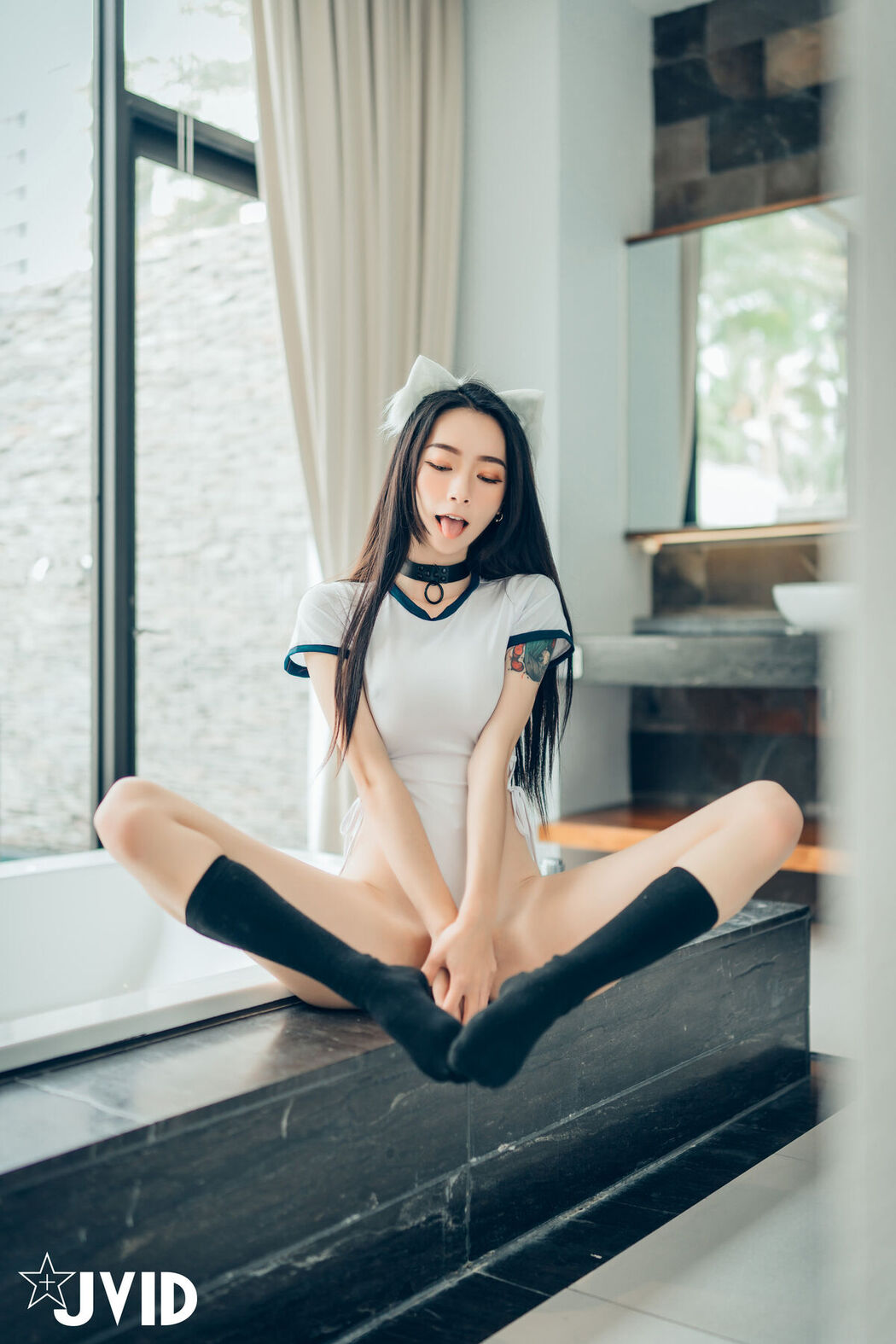 JVID Piao Piao 飘飘 – 猫娘女友 – 全真空死库水女仆 – 足控 – 激凸透点 Part3