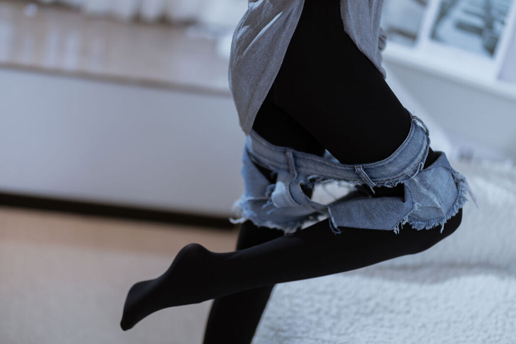 Coser@许岚lan – 半透毛衣
