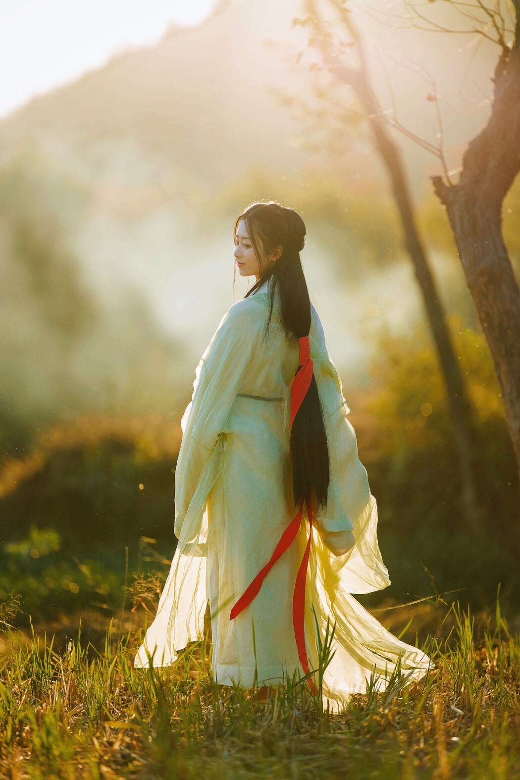 YiTuYu艺图语 Vol.1228 Ren Jian Yue-Su Chen