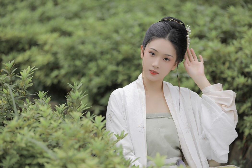 YiTuYu艺图语 Vol.1227 Zhi Zhi Qi