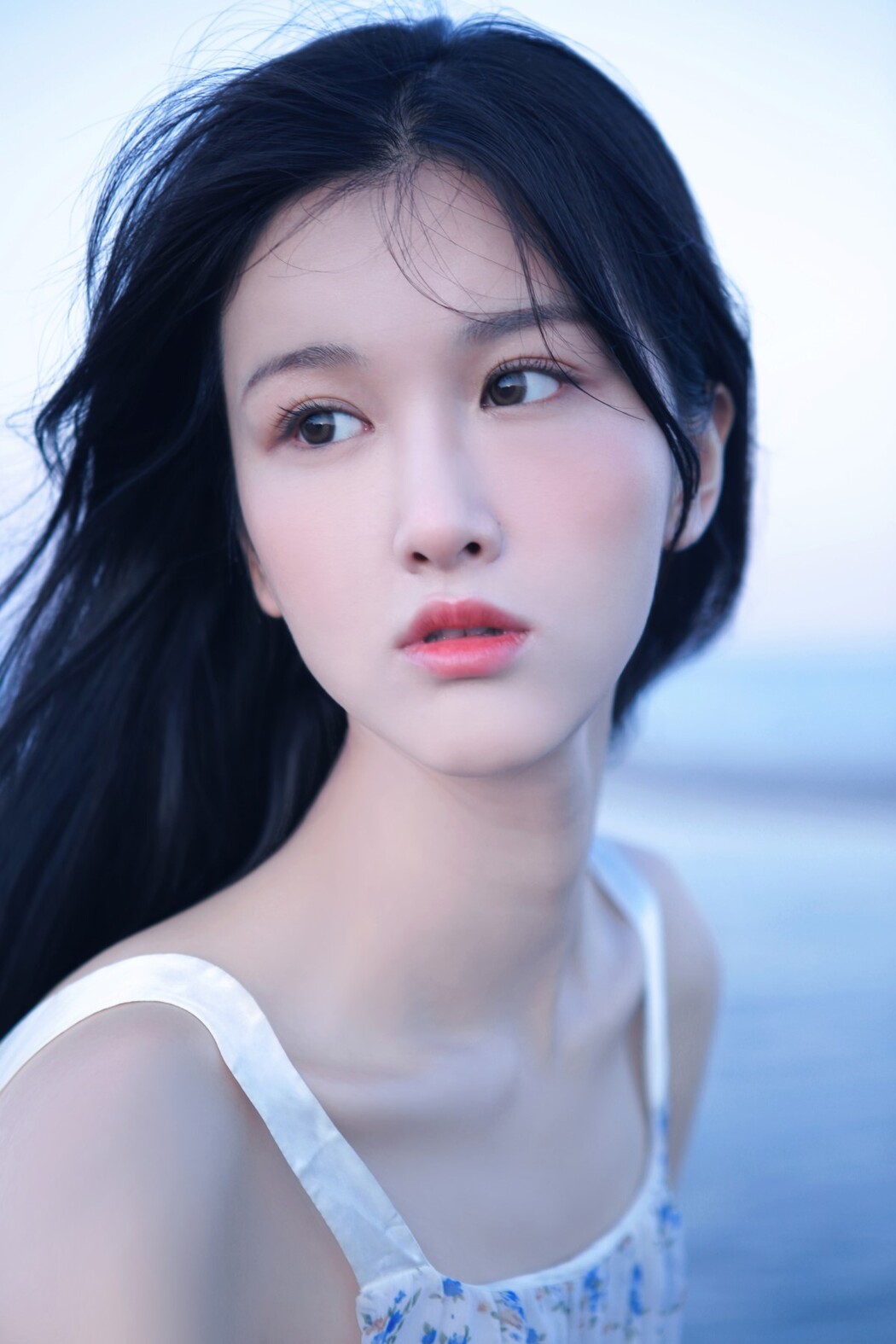 YiTuYu艺图语 Vol.1376 Shang Yu Qian Momooly