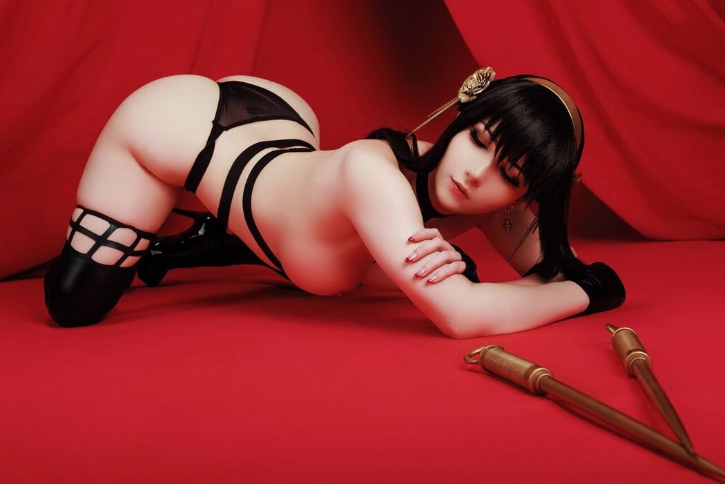 Adamae Cosplay Nude Cover Photo