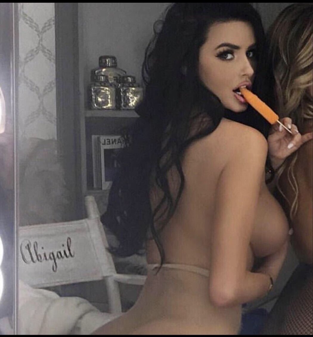 Abigail Ratchford Nude Boobs
