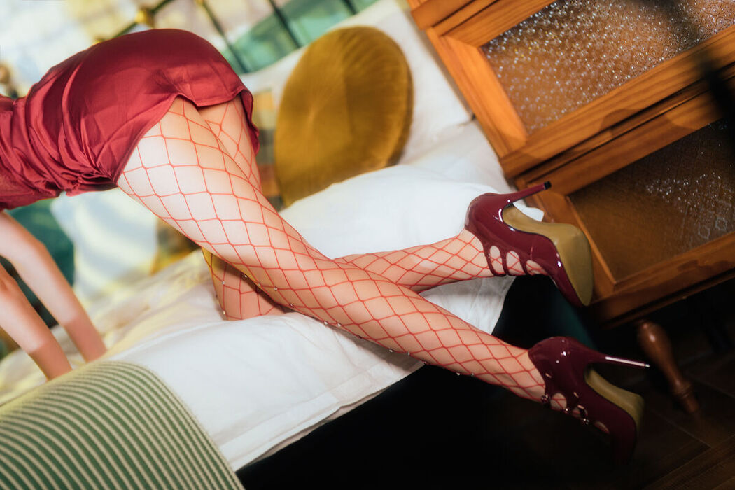 Coser@许岚lan – 网袜红裙