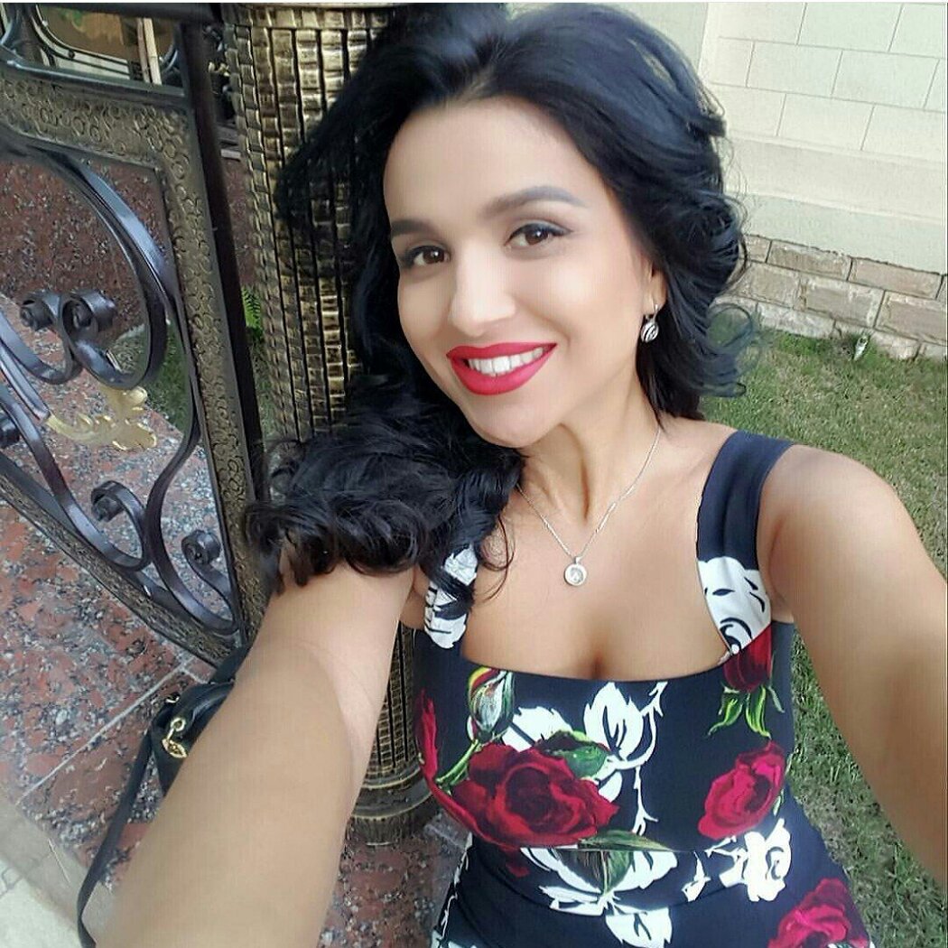 Nilufar Hamidova Behayo Rasmlari