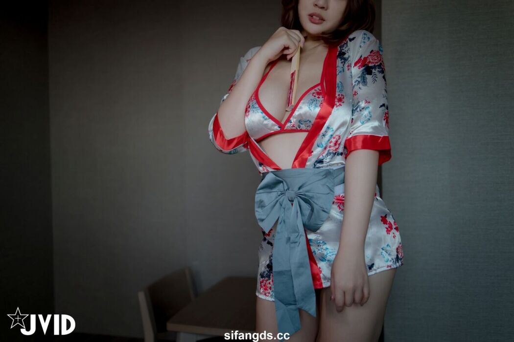 JVID Ruru 茹茹 – 巨乳吃播主拍攝遇到瘋狂粉絲迷暈綁架 Part1