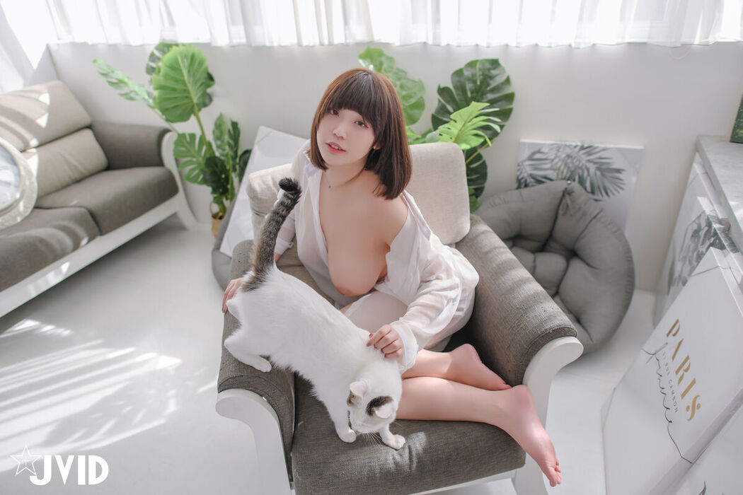 JVID Ruru 茹茹 – H級豪巨乳 寄宿家中的前同事-茹茹 一早醒來就衣衫不整 豪乳在眼前晃的我頭好暈啊
