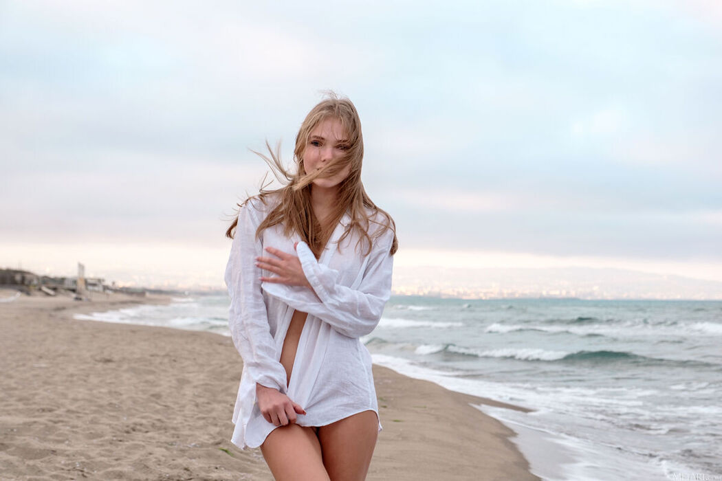 MetArt Luise – Sand And Sea Part1