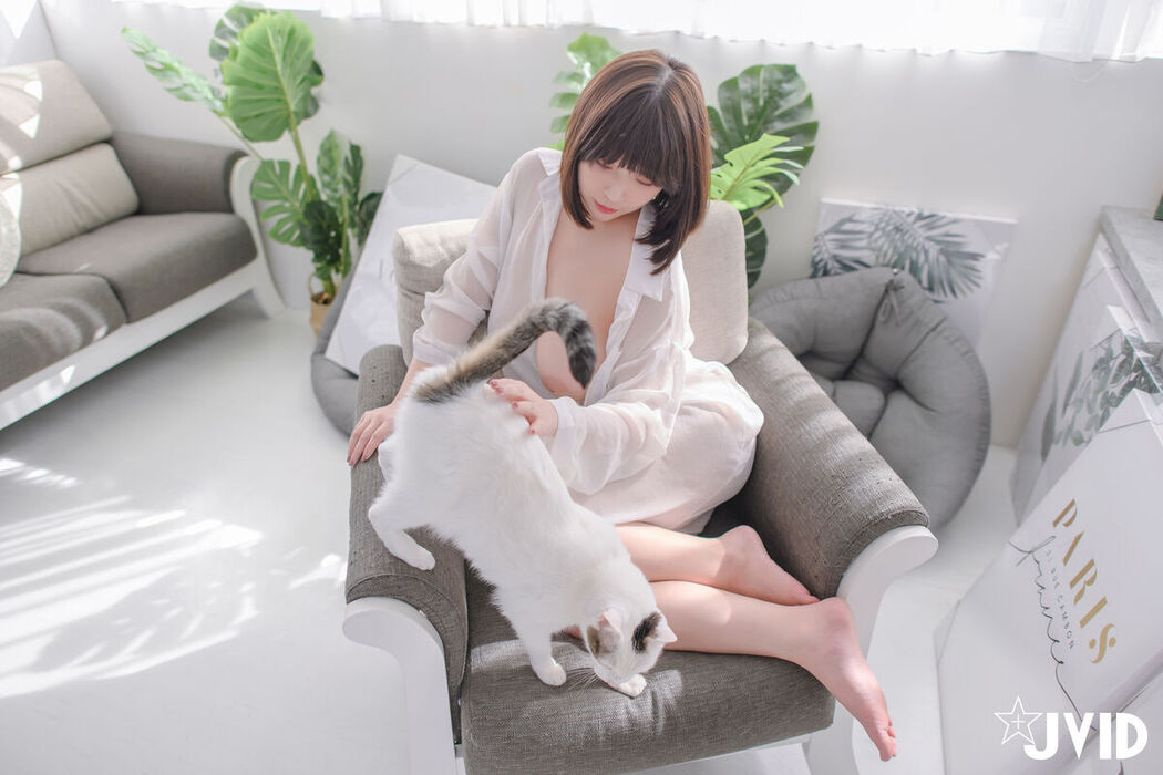 JVID Ruru 茹茹 – H級豪巨乳 寄宿家中的前同事-茹茹 一早醒來就衣衫不整 豪乳在眼前晃的我頭好暈啊