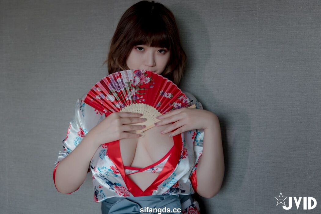 JVID Ruru 茹茹 – 巨乳吃播主拍攝遇到瘋狂粉絲迷暈綁架 Part1