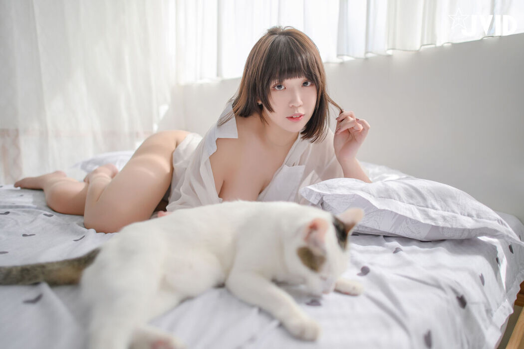 JVID Ruru 茹茹 – H級豪巨乳 寄宿家中的前同事-茹茹 一早醒來就衣衫不整 豪乳在眼前晃的我頭好暈啊