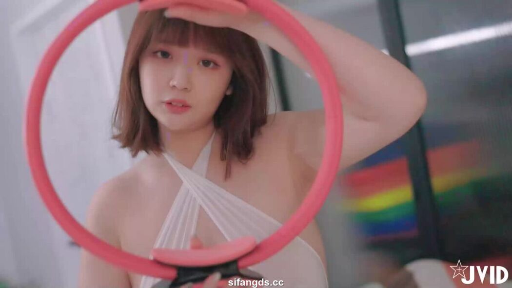 JVID Ruru 茹茹 – 超頂巨乳妹茹茹茹搖運動 示範開賣