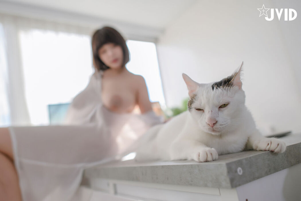 JVID Ruru 茹茹 – H級豪巨乳 寄宿家中的前同事-茹茹 一早醒來就衣衫不整 豪乳在眼前晃的我頭好暈啊