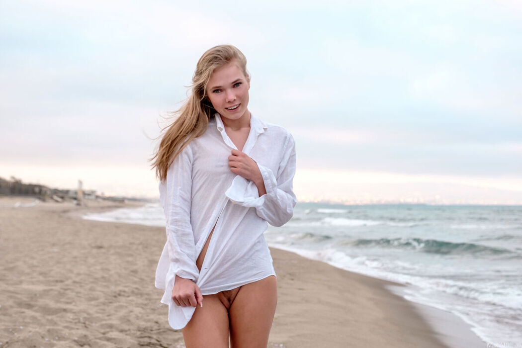 MetArt Luise – Sand And Sea Part1