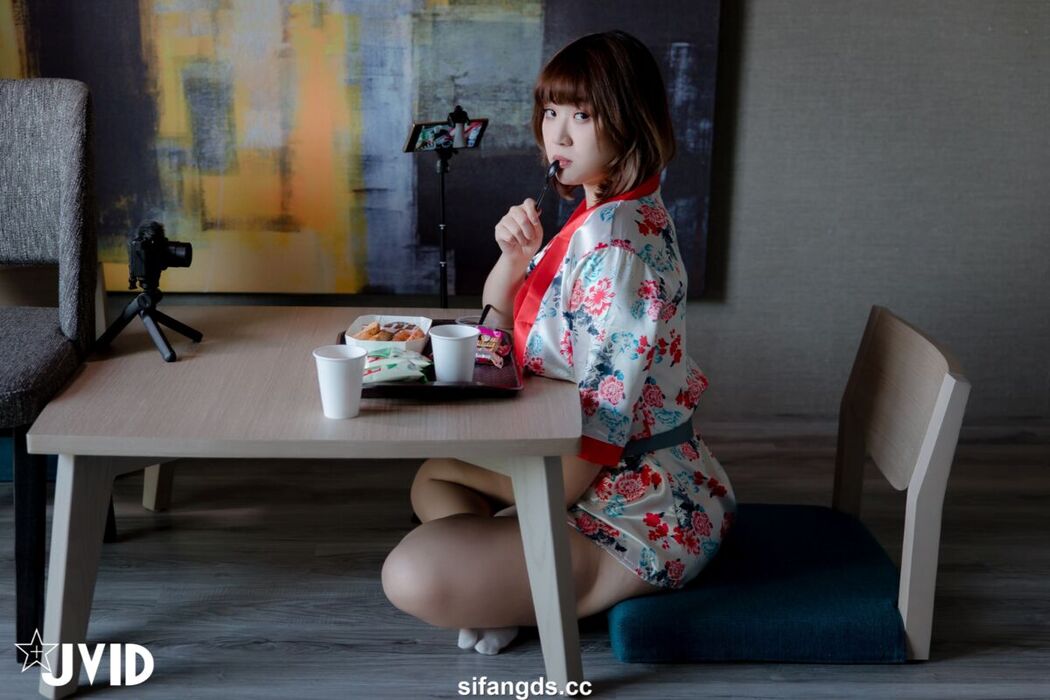 JVID Ruru 茹茹 – 巨乳吃播主拍攝遇到瘋狂粉絲迷暈綁架 Part2