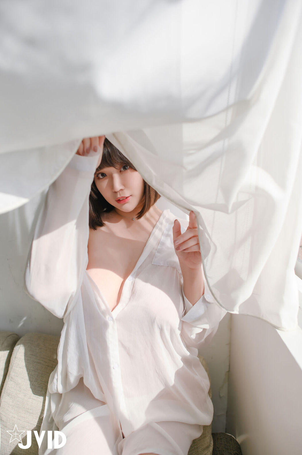 JVID Ruru 茹茹 – H級豪巨乳 寄宿家中的前同事-茹茹 一早醒來就衣衫不整 豪乳在眼前晃的我頭好暈啊