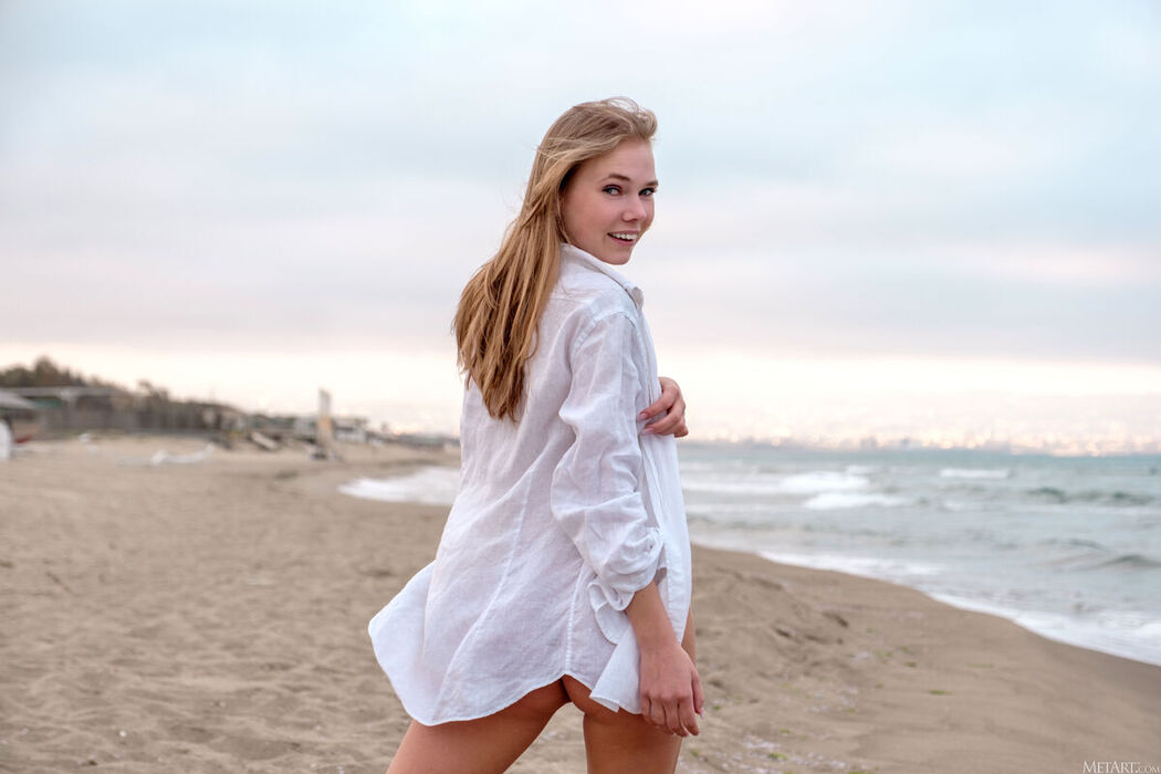 MetArt Luise – Sand And Sea Part1