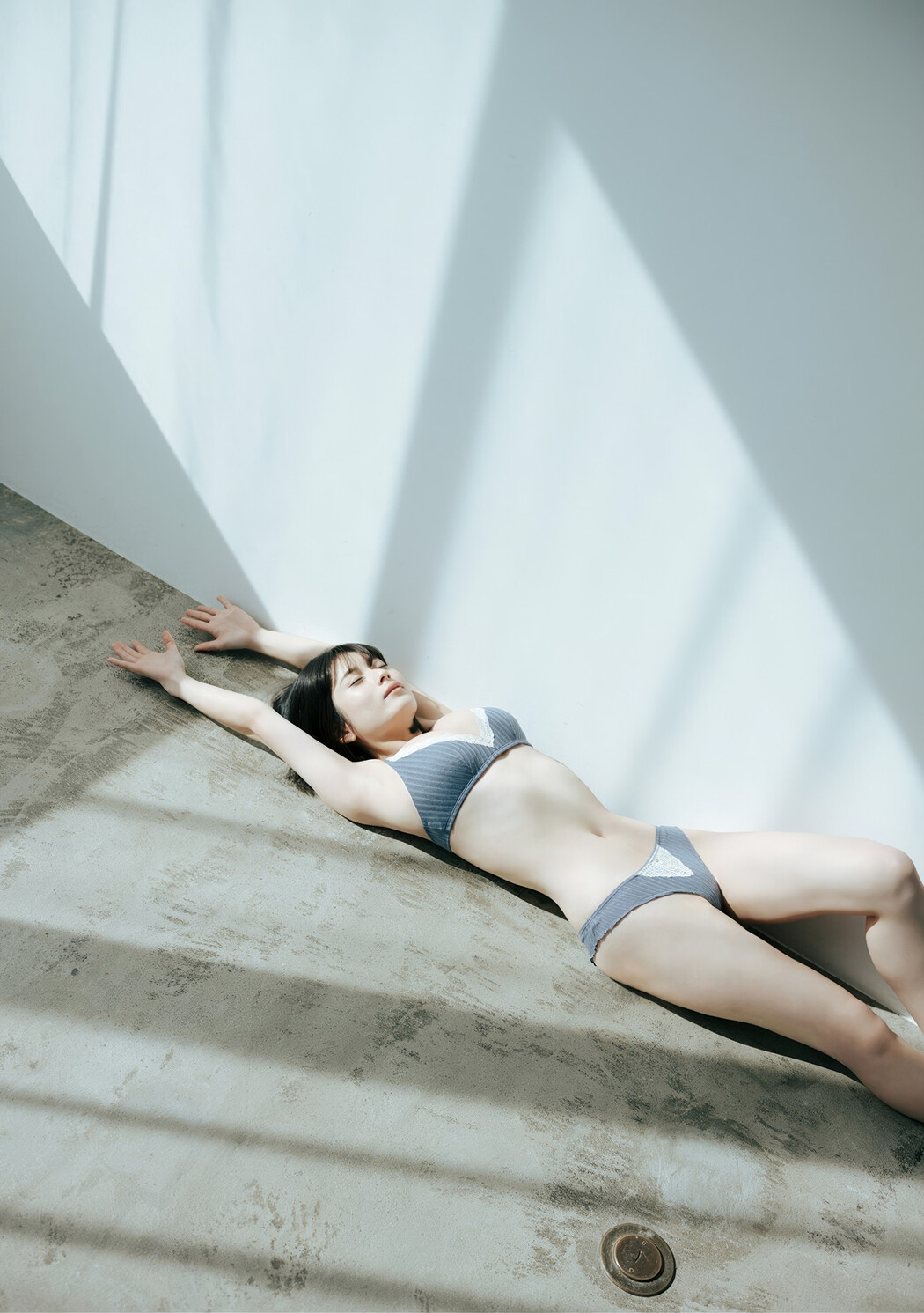Sakurako Okubo 大久保桜子, BRODYデジタル写真集 「BE SHINE」
