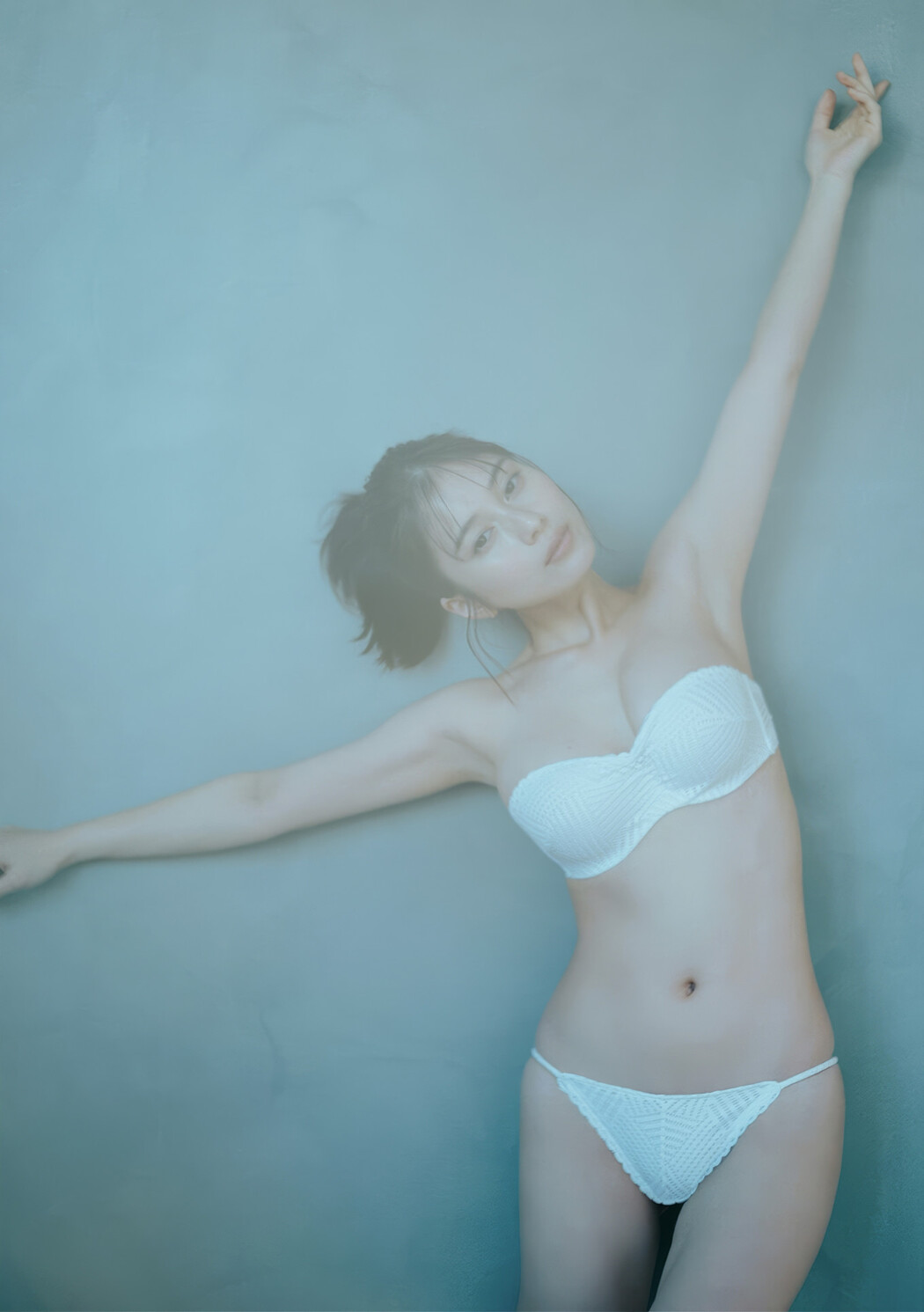 Sakurako Okubo 大久保桜子, BRODYデジタル写真集 「BE SHINE」